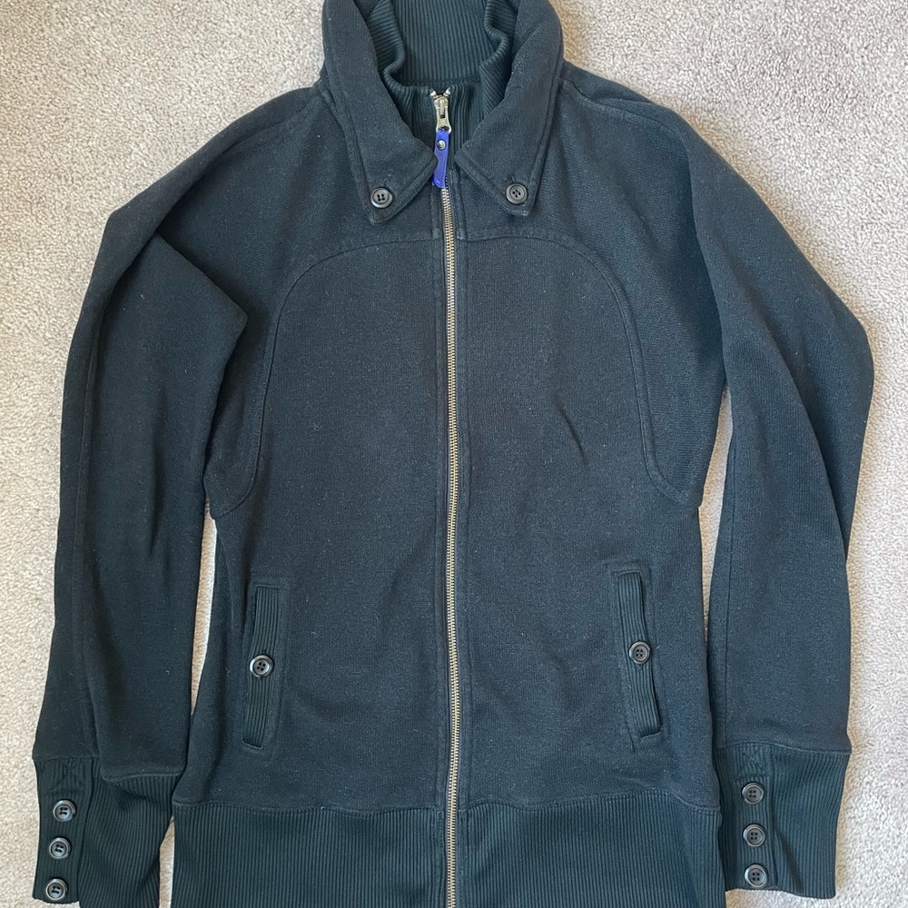Burton black full zip sweater/jacket. Size medium. Excellent condition.